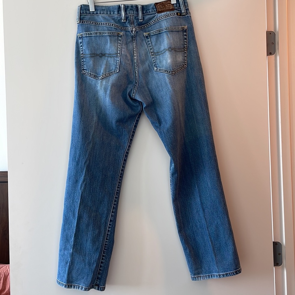 32x32 Lucky Brand 329 Classic Straight Jeans 
Style # 7M10834 - Blue